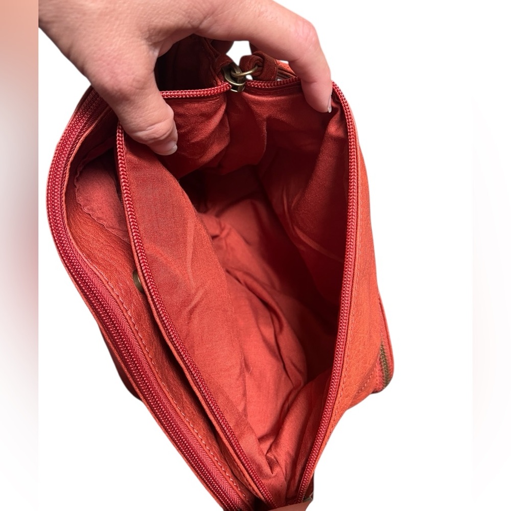 Bueno Cross Body Shoulder Bag Dark Orange Red Vegan Leather Adjustable Strap - Picture 7 of 10